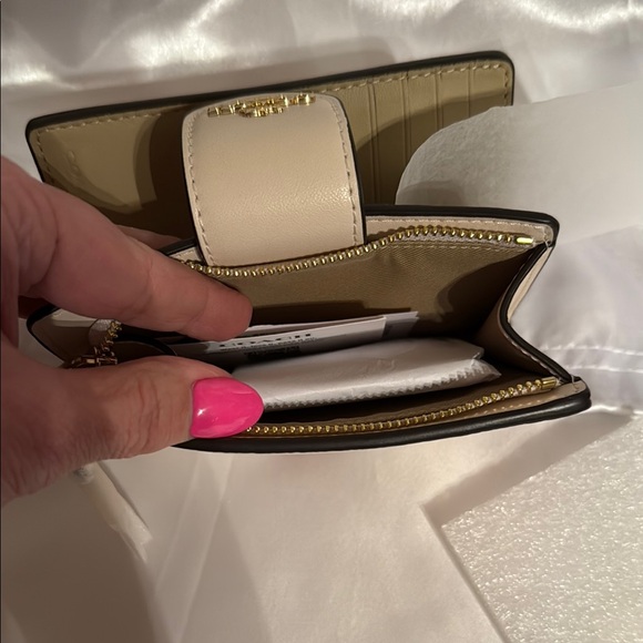 🍓Coach Cream Wallet with Strawberry Print🍓 - Picture 5 of 6